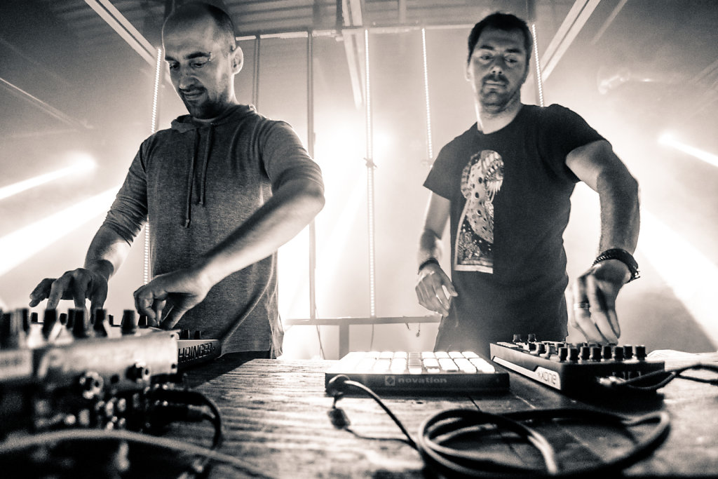 Contakt 09
